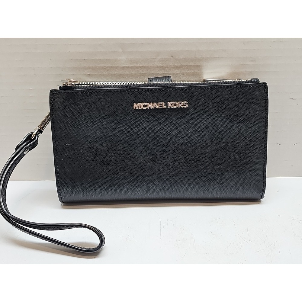 Michael Kors Jet Set Travel  Top Zip Leather Black Wrislet